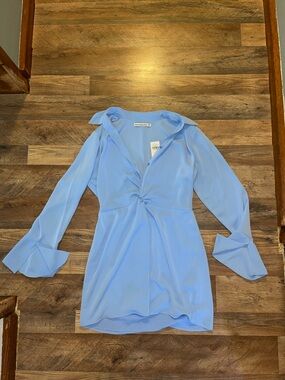 Abercrombie and Fitch NWT Light Blue Twist-Front Long Sleeve Dress size M petite